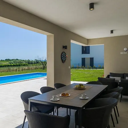 Luna Holiday home Brtonigla